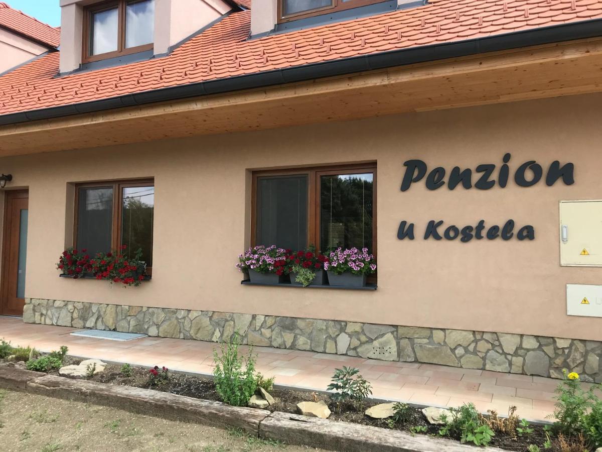 Отель Penzion U Kostela Kuzelov Экстерьер фото